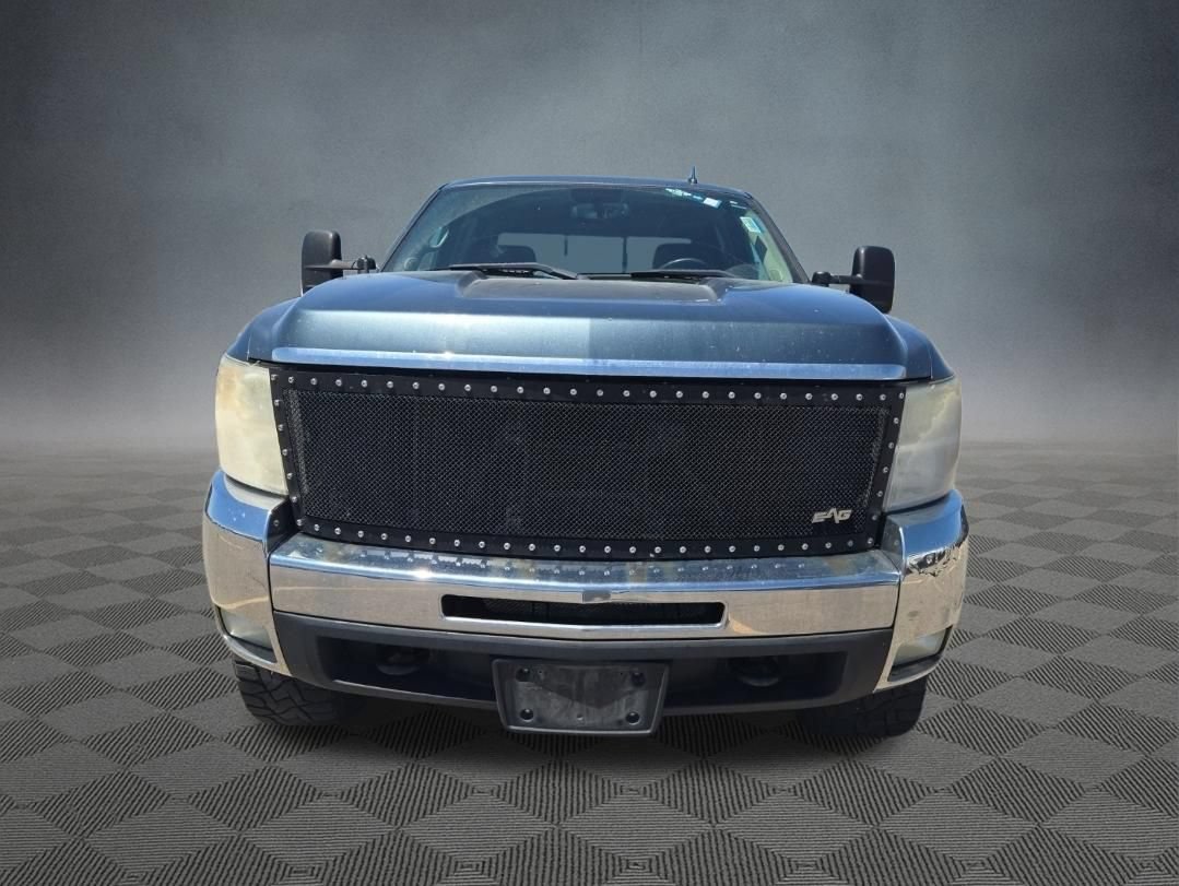 Used 2010 Chevrolet Silverado 2500 LT w/ Interior Plus Package AWD/4WD image 3