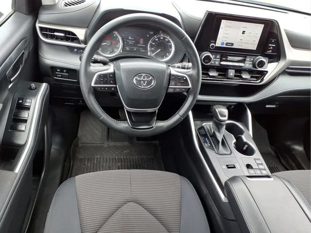 Used 2023 Toyota Highlander LE FWD image 18