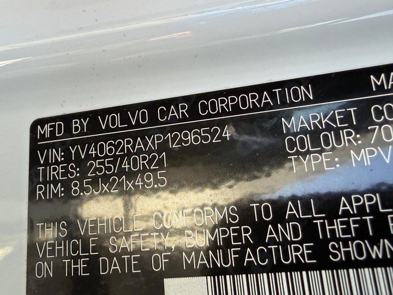 Used 2023 Volvo XC60 B6 Ultimate w/ Protection Package Premier image 23