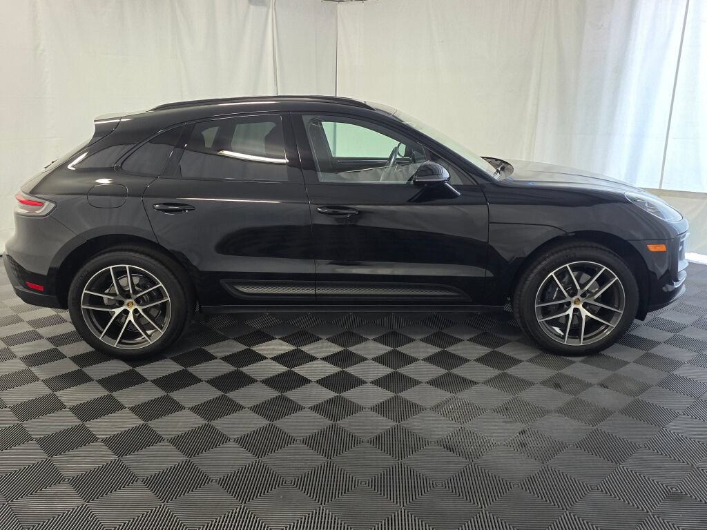 Certified 2026 Porsche Macan AWD/4WD image 8