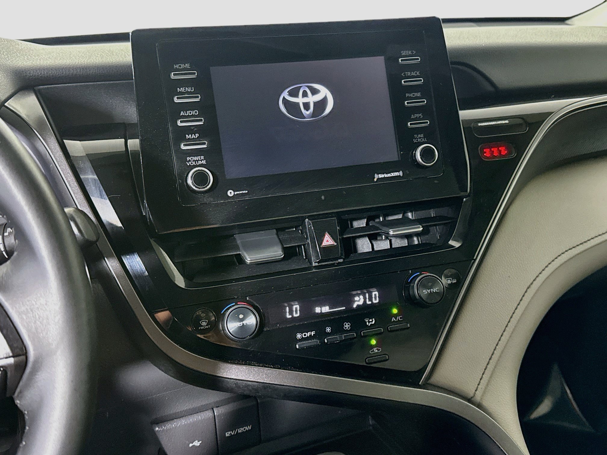 Used 2023 Toyota Camry SE w/ Convenience Package FWD image 18