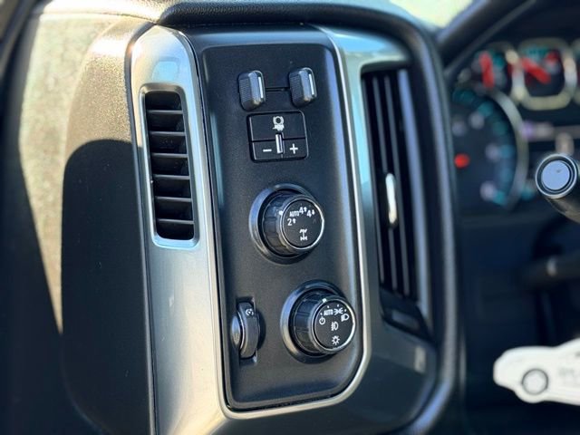 Used 2017 Chevrolet Silverado 1500 LT w/ Midnight Edition image 8