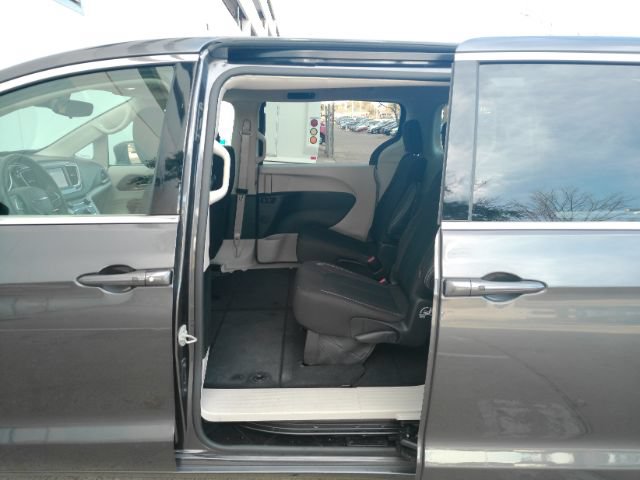 Used 2023 Chrysler Voyager LX FWD image 17