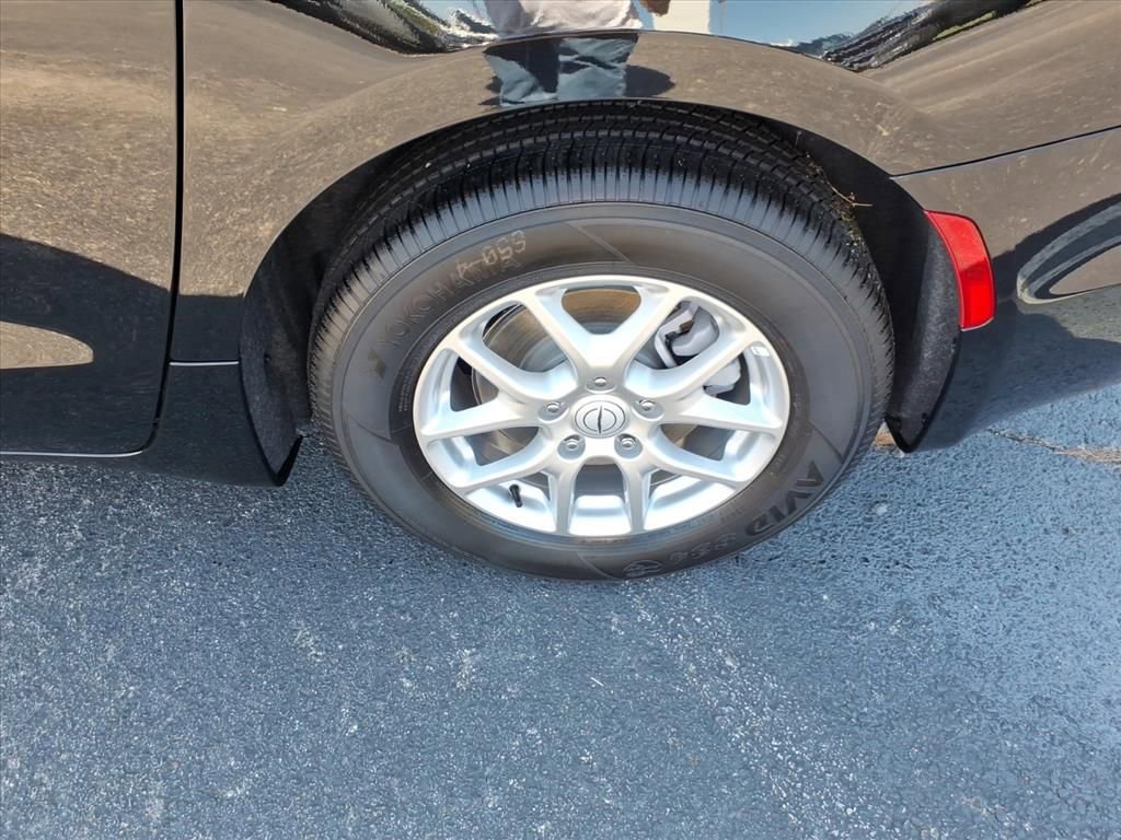 New 2026 Chrysler Pacifica Select image 6