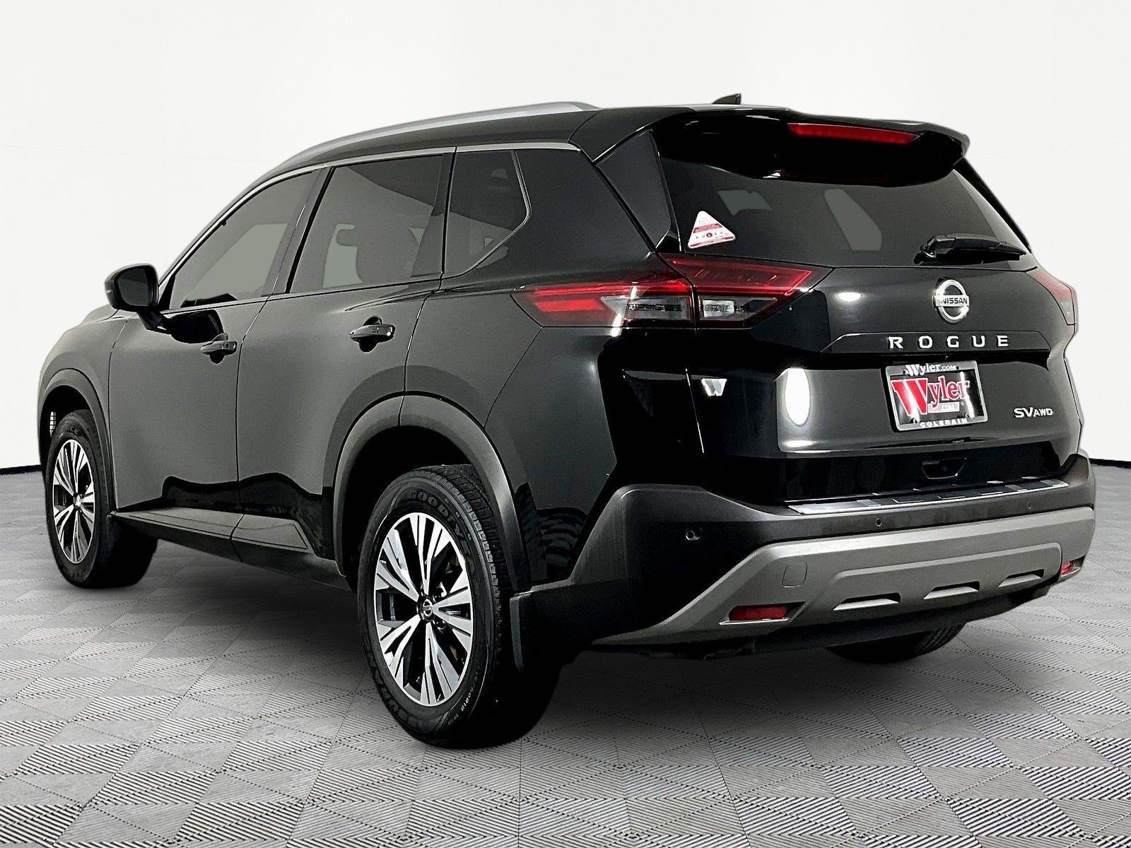 Certified 2021 Nissan Rogue SV w/ Premium Package AWD/4WD image 4