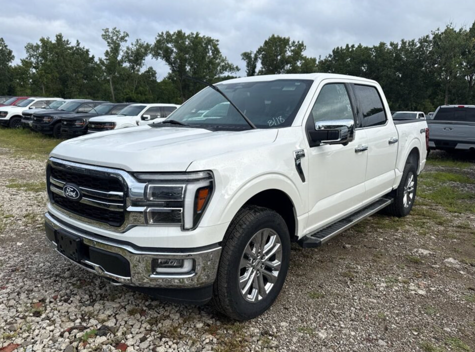 Used 2024 Ford F150 Lariat AWD/4WD image 2
