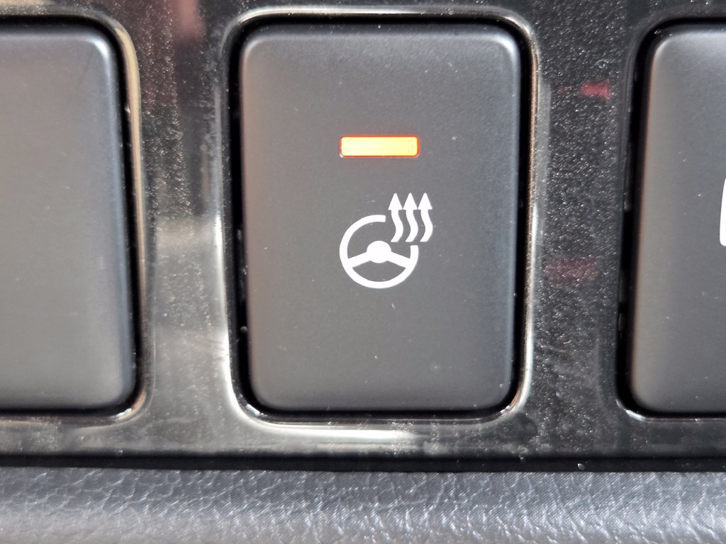 Used 2018 Mitsubishi Outlander 4WD Plug-In Hybrid image 5