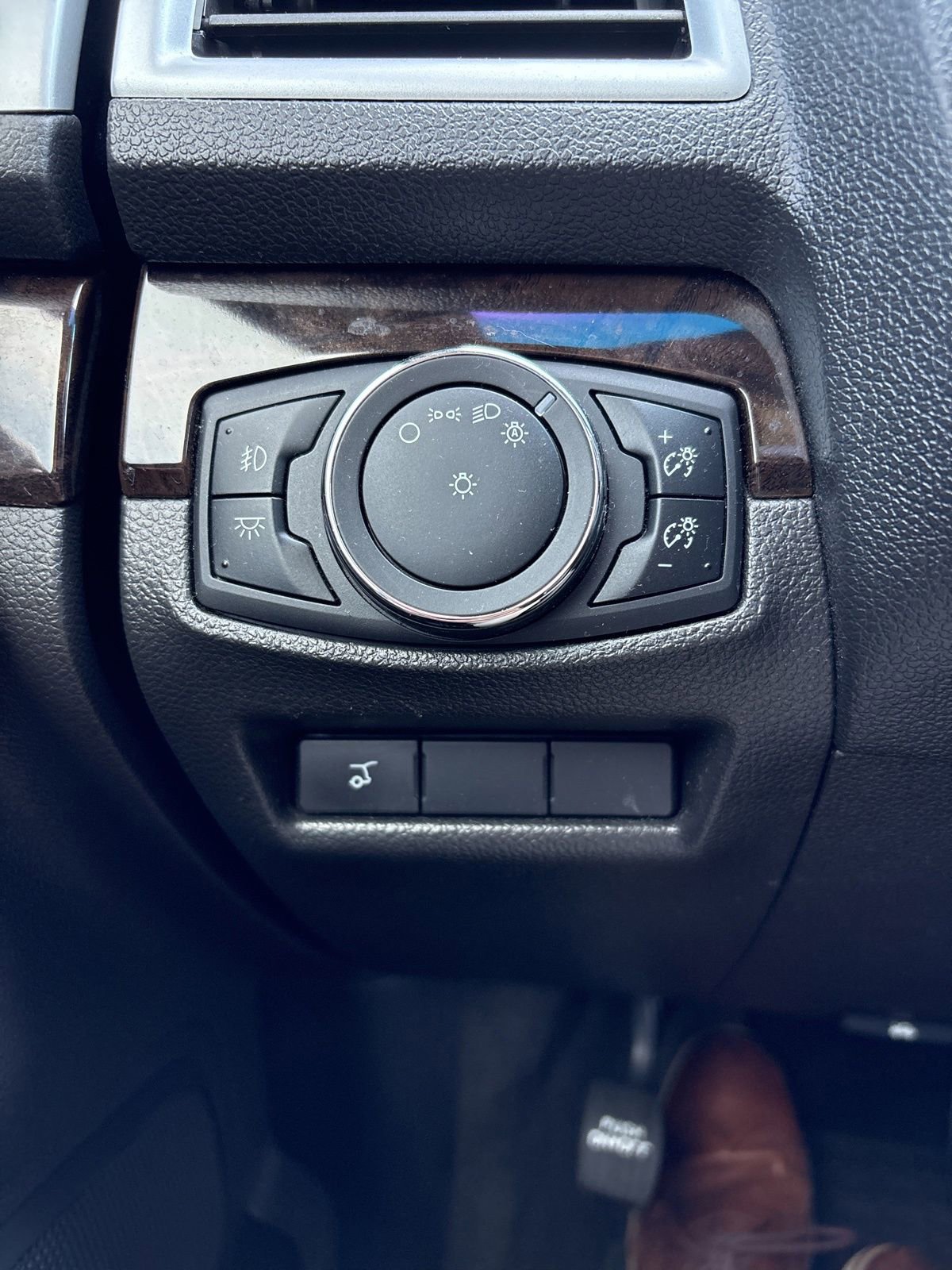 Used 2015 Ford Explorer Limited w/ Equipment Group 301A image 8