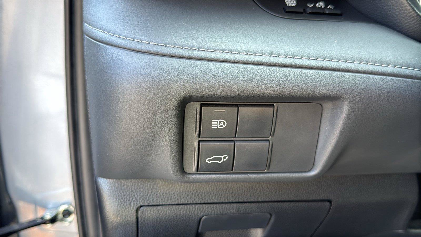Used 2022 Toyota Highlander XLE FWD image 8