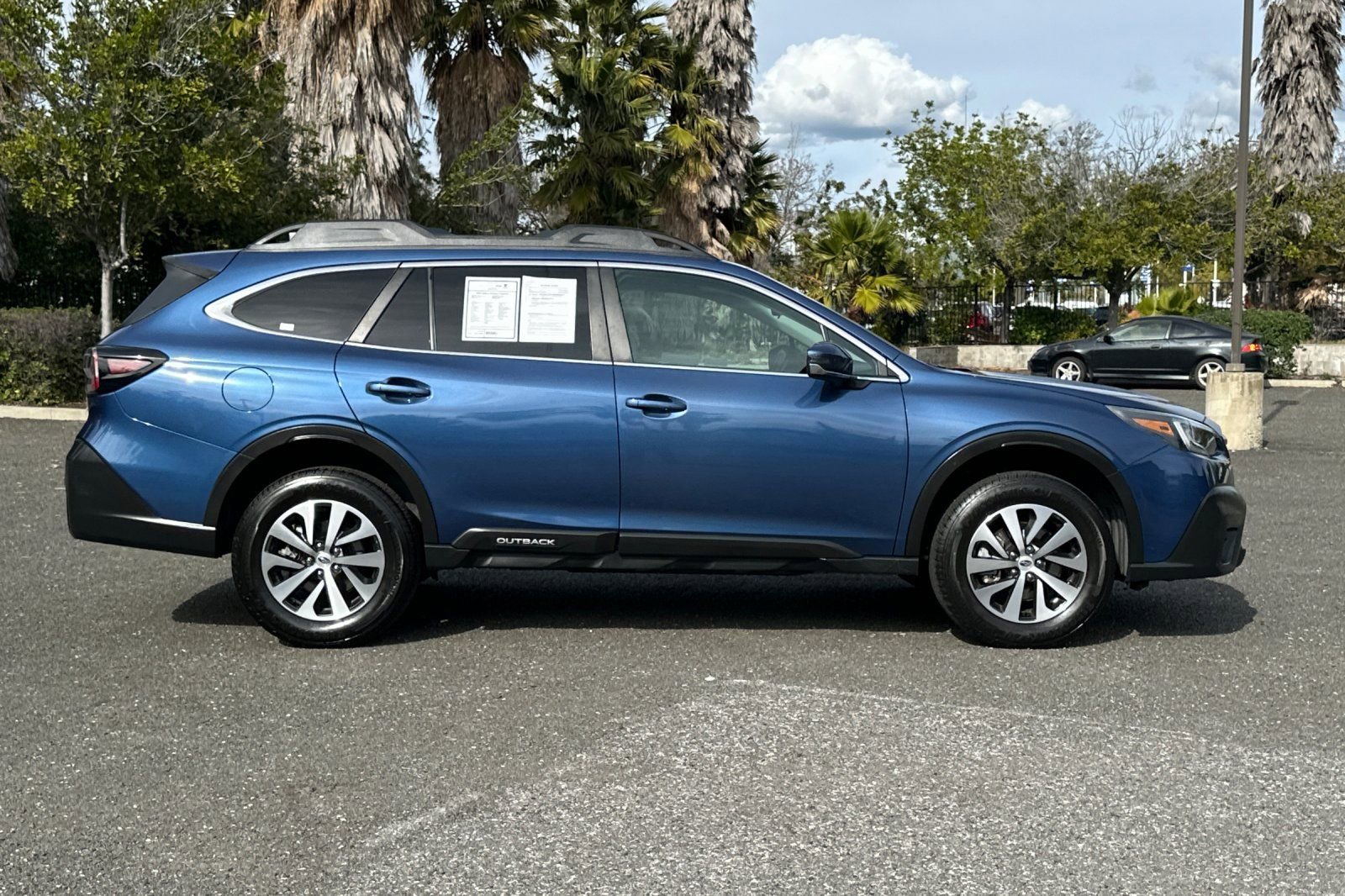 Used 2022 Subaru Outback Premium image 2