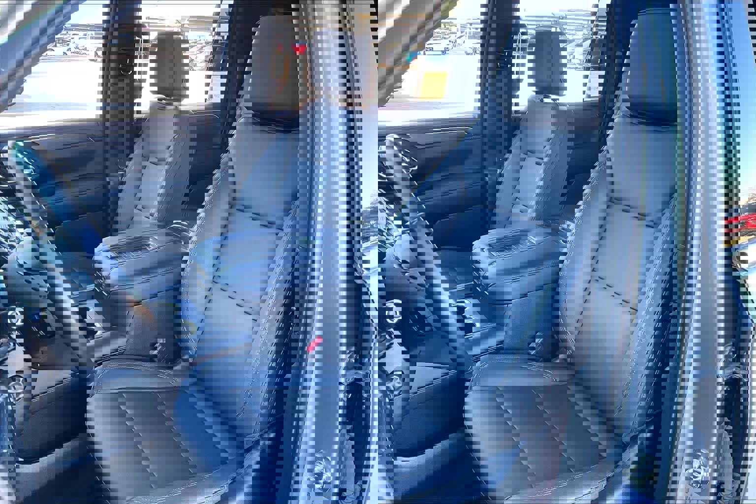 Used 2023 Chevrolet Suburban LT w/ Luxury Package image 7