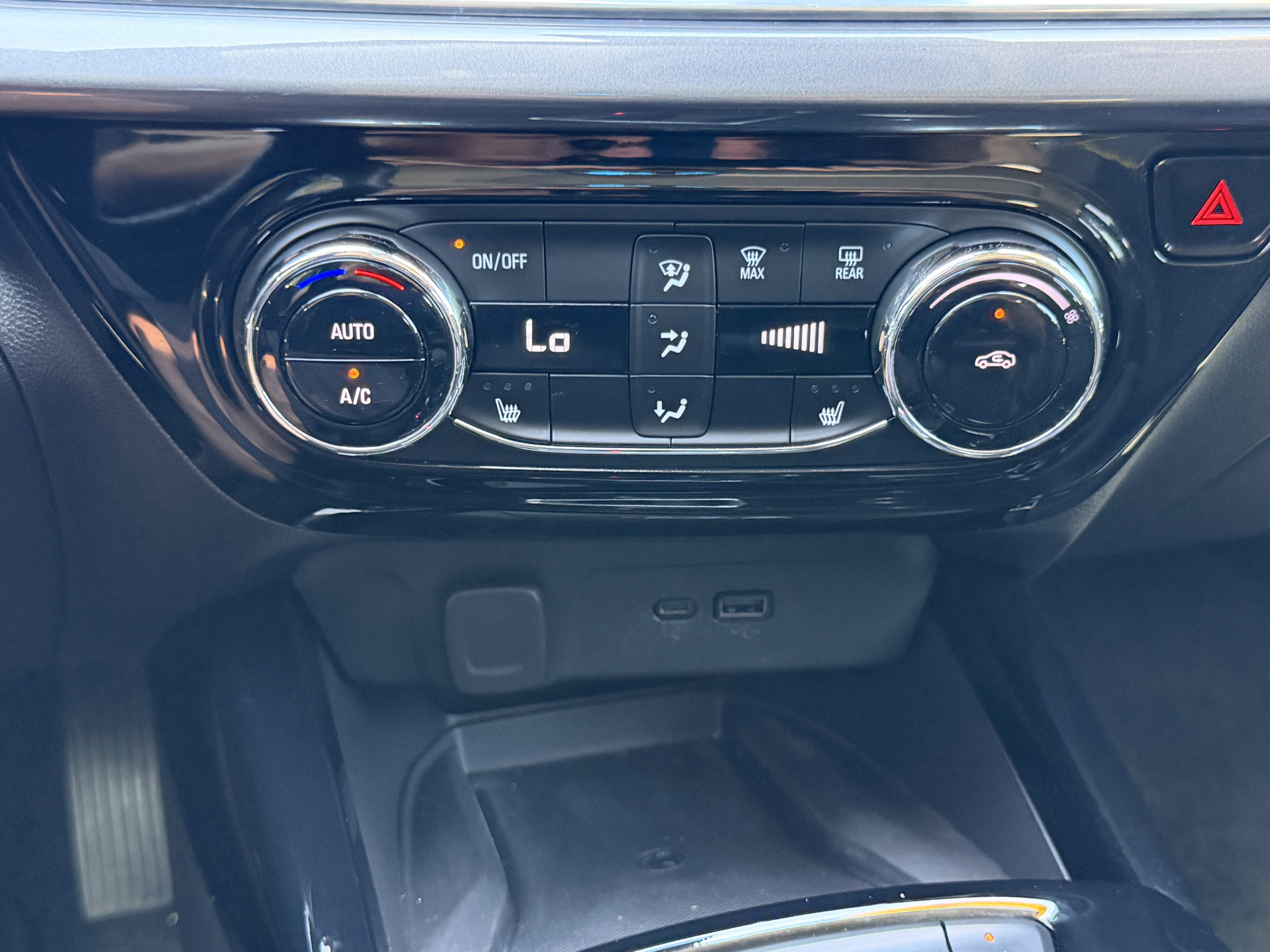 Used 2025 Chevrolet Trax ACTIV w/ Sunroof Package FWD image 26