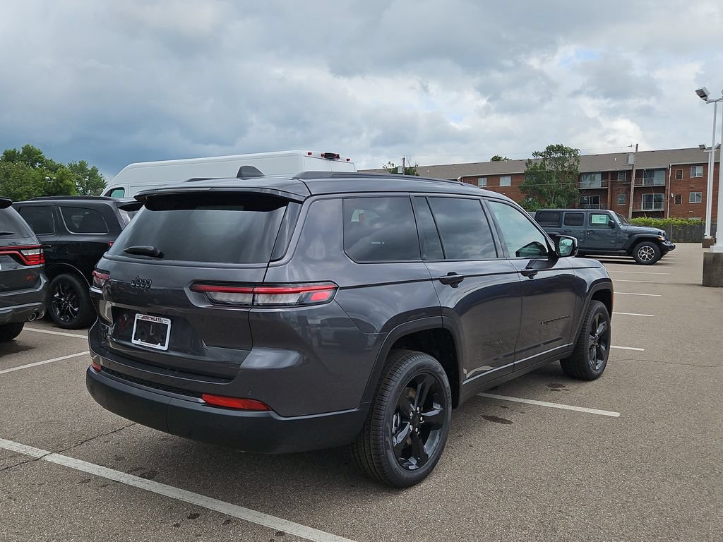 New 2026 Jeep Grand Cherokee Summit AWD/4WD image 4