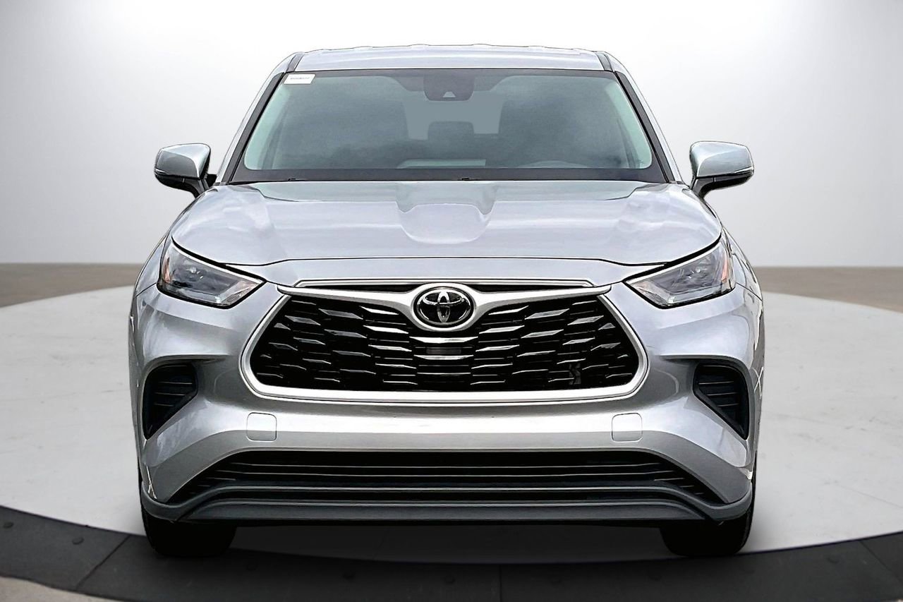 Used 2023 Toyota Highlander L image 3