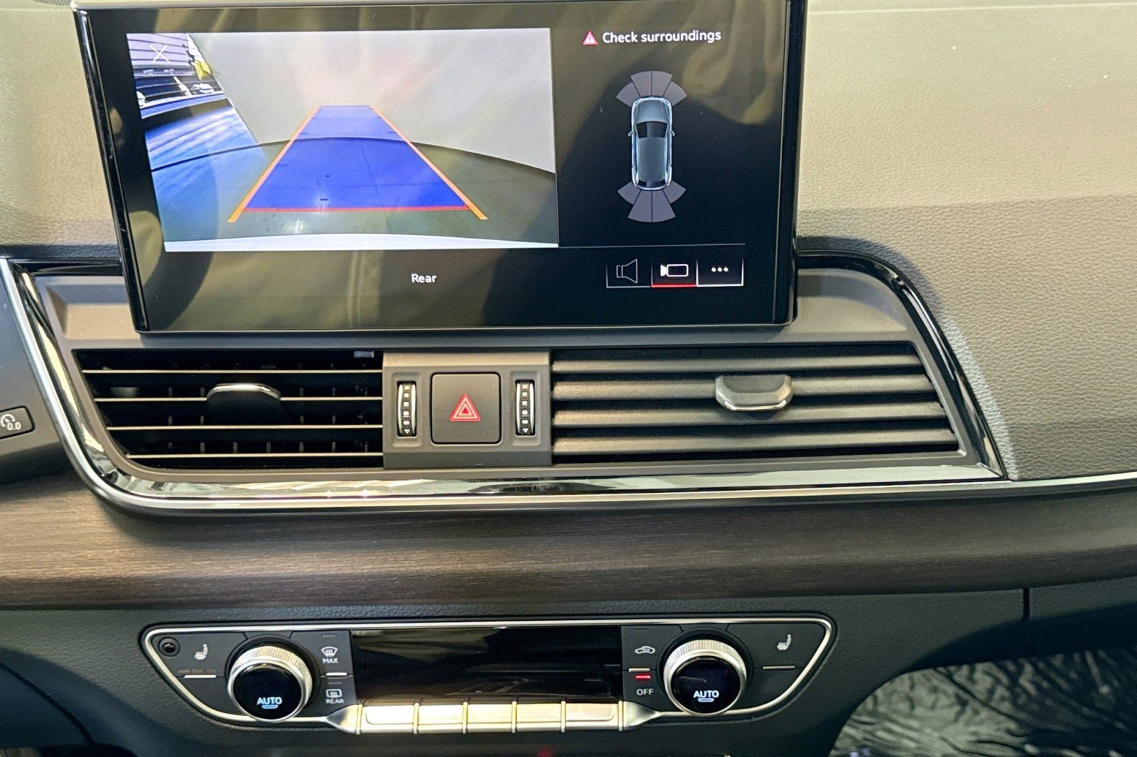 Used 2022 Audi Q5 2.0T Premium w/ Convenience Package image 14