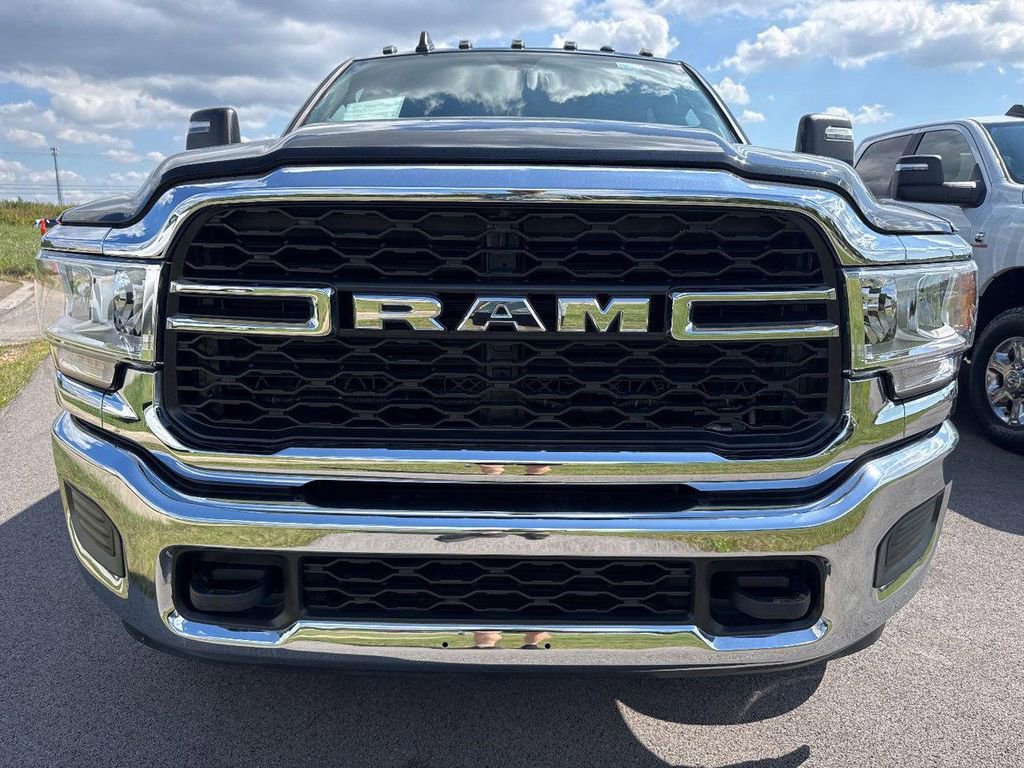 Used 2024 RAM 3500 Tradesman w/ Chrome Appearance Group image 2