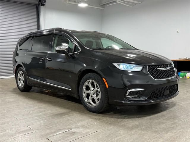 Used 2022 Chrysler Pacifica Limited image 2
