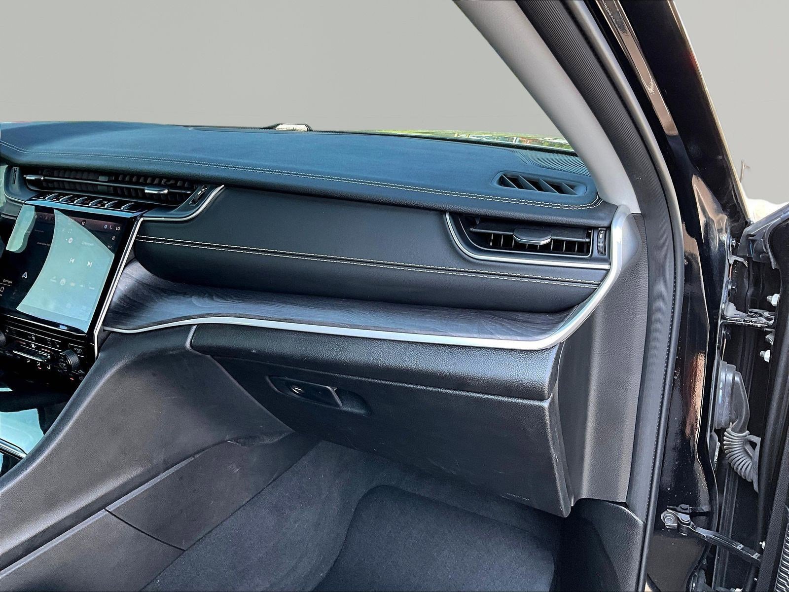 Used 2023 Jeep Grand Cherokee Limited AWD/4WD image 26