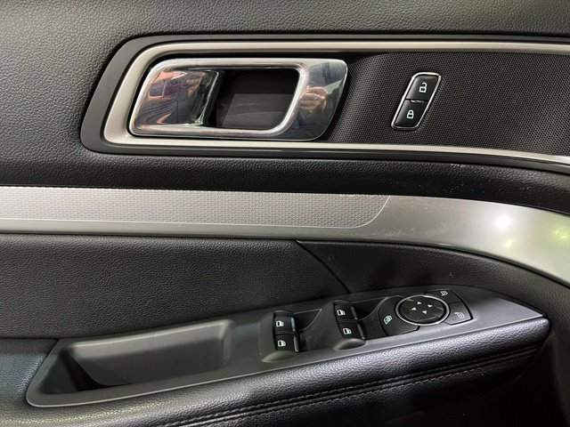 Used 2017 Ford Explorer XLT w/ Equipment Group 202A FWD image 16