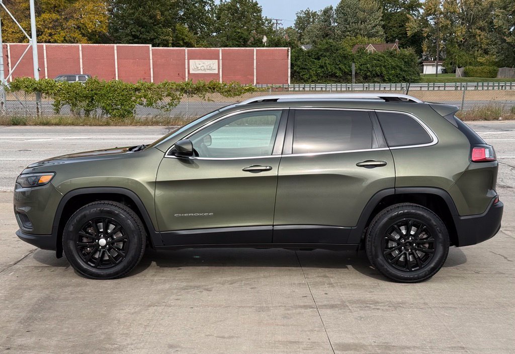 Used 2019 Jeep Cherokee Latitude w/ Cold Weather Group AWD/4WD image 11