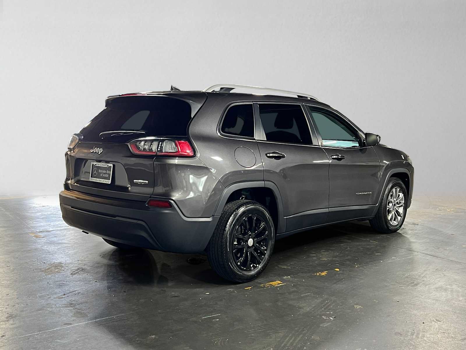 Used 2019 Jeep Cherokee Latitude Plus FWD image 3