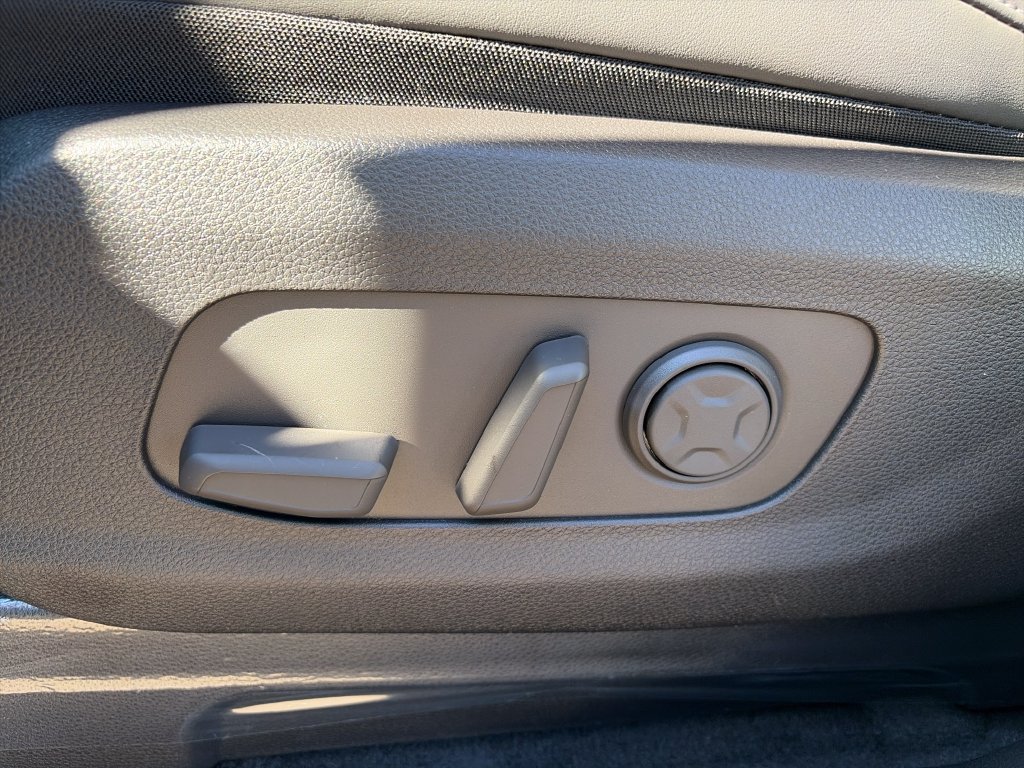 New 2027 Kia Carnival EX FWD image 16