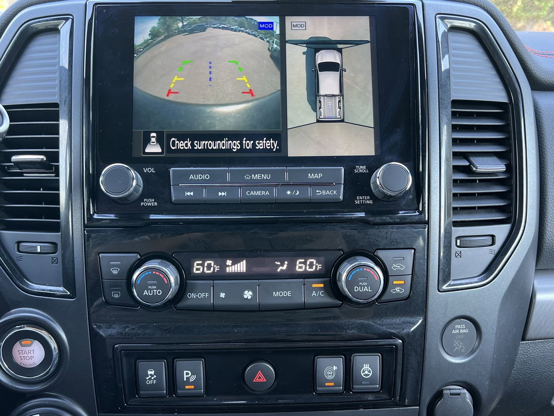 Used 2021 Nissan Titan PRO-4X w/ Pro-4x Convenience Package AWD/4WD image 4