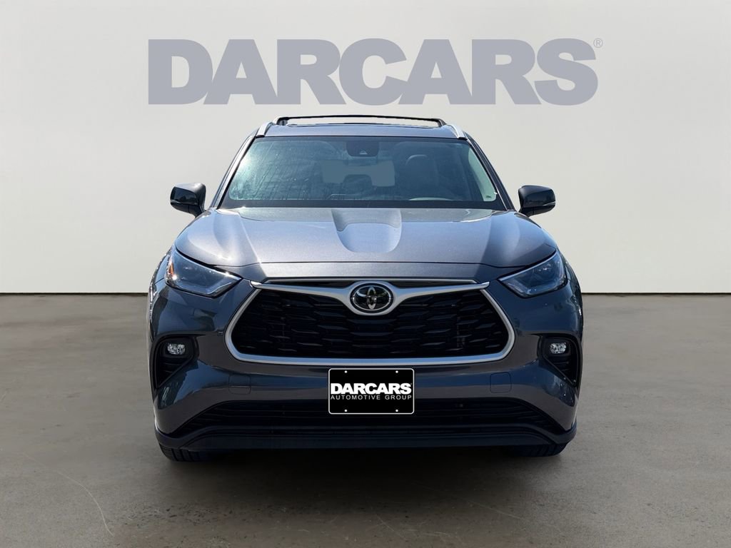 Used 2023 Toyota Highlander XLE AWD/4WD image 2