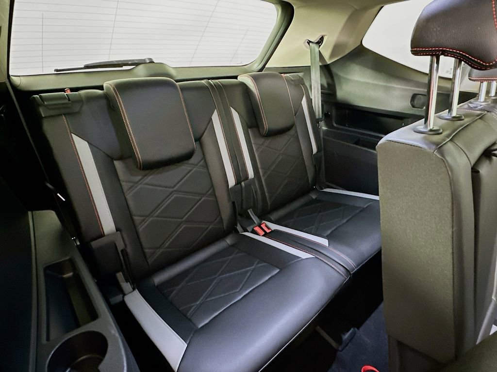 Used 2025 Volkswagen Atlas Peak Edition SE AWD/4WD image 28