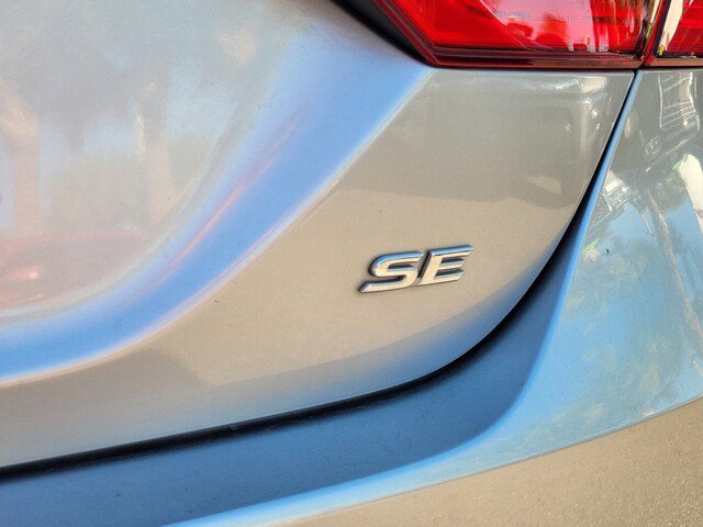 Used 2021 Toyota Camry SE image 10