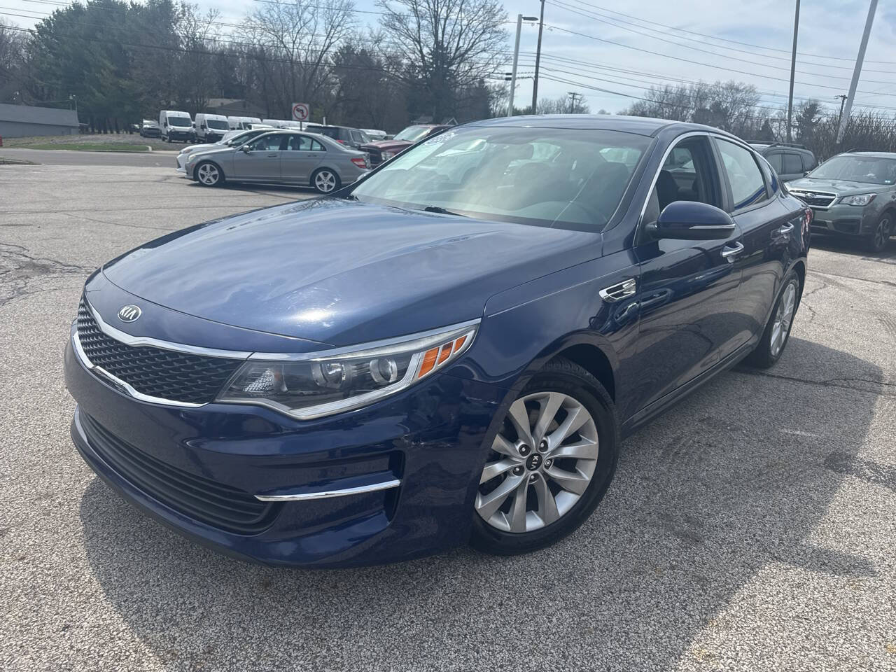 Used 2018 Kia Optima LX w/ 17" Alloy Wheels Package FWD image 2