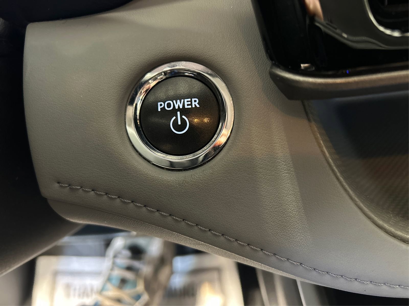 Used 2023 Toyota Highlander LE AWD/4WD image 27