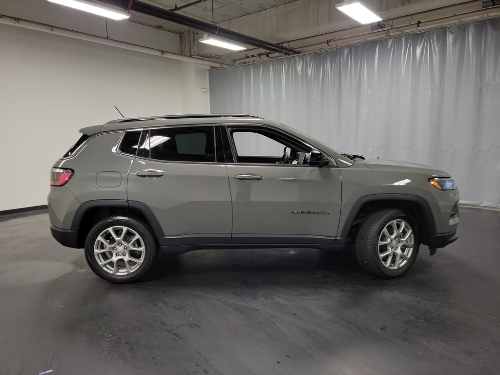 Used 2023 Jeep Compass Latitude AWD/4WD image 9