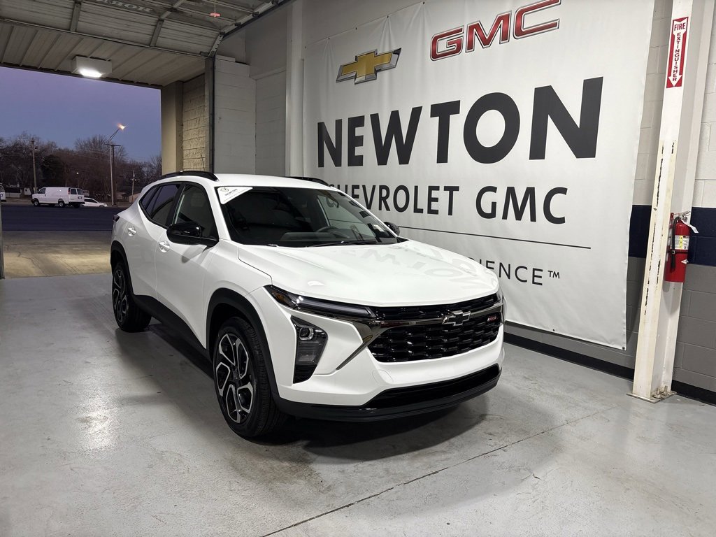 New 2026 Chevrolet Trax RS w/ Driver Confidence Package image 2