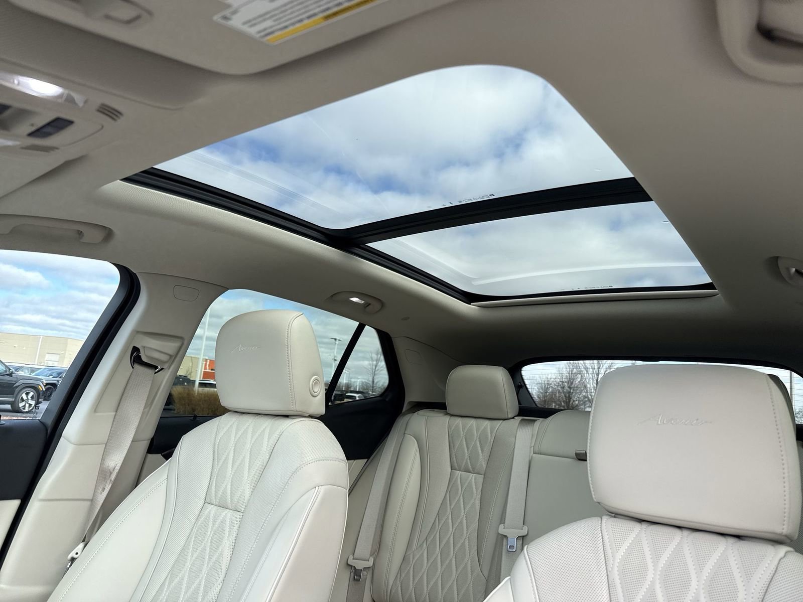 Used 2023 Buick Envision Avenir image 22