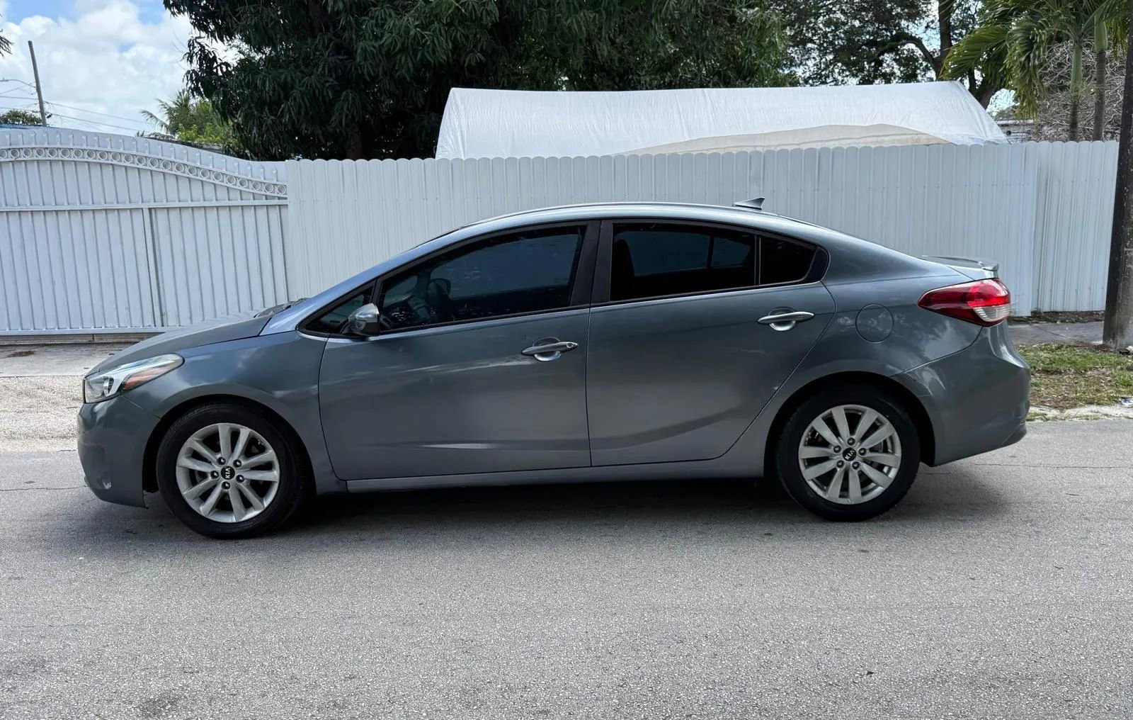 Used 2017 Kia Forte S FWD image 3