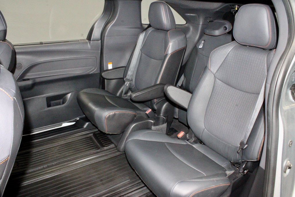 Used 2022 Toyota Sienna XSE image 22
