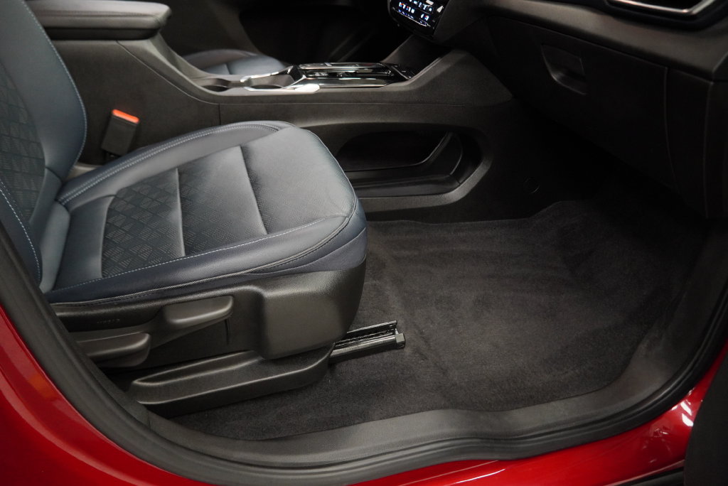 Certified 2023 Chevrolet Bolt EUV Premier FWD image 40