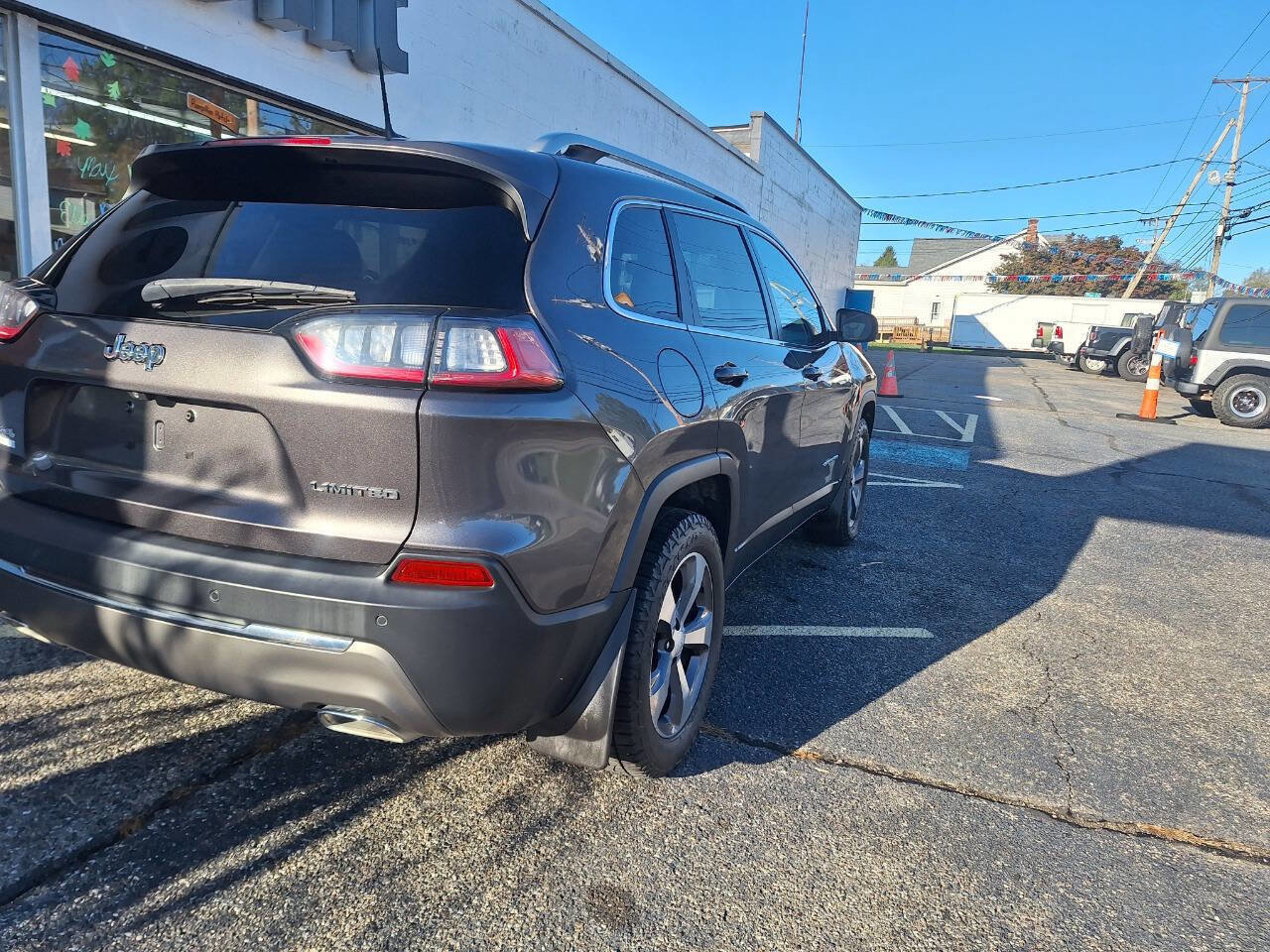 Used 2019 Jeep Cherokee Limited image 7