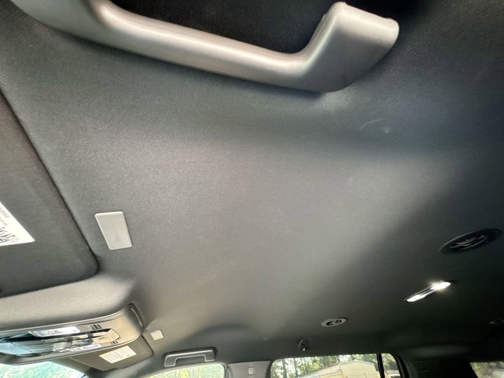 Used 2025 Cadillac Escalade ESV Luxury image 20