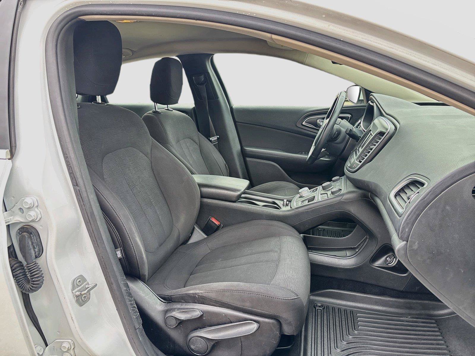 Used 2015 Chrysler 200 Limited w/ Convenience Group FWD image 27