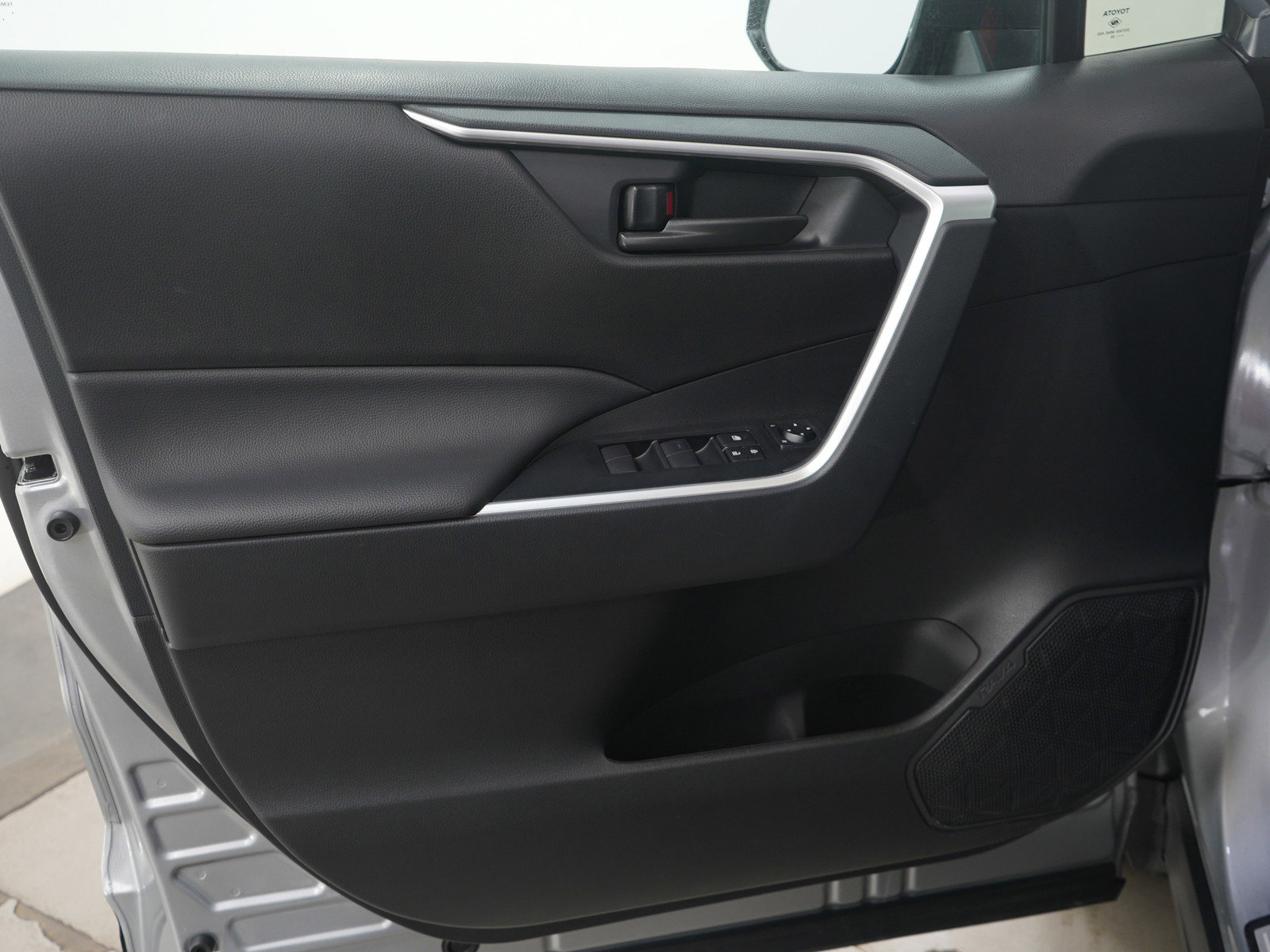 Used 2025 Toyota RAV4 LE image 22