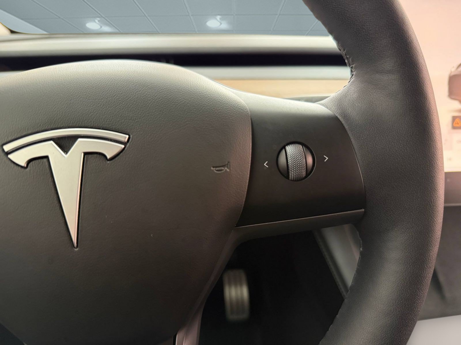 Used 2024 Tesla Model Y Performance AWD/4WD image 24
