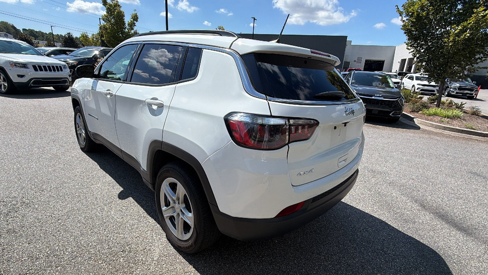 Used 2024 Jeep Compass Latitude AWD/4WD image 10