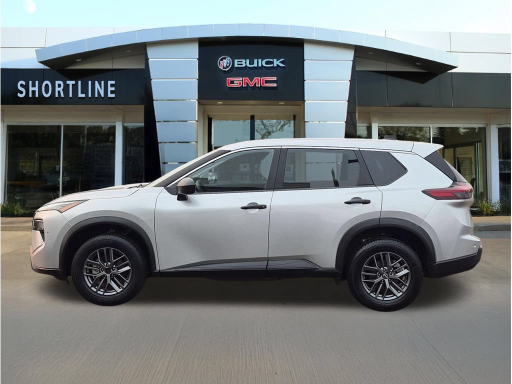 Used 2024 Nissan Rogue S AWD/4WD image 4
