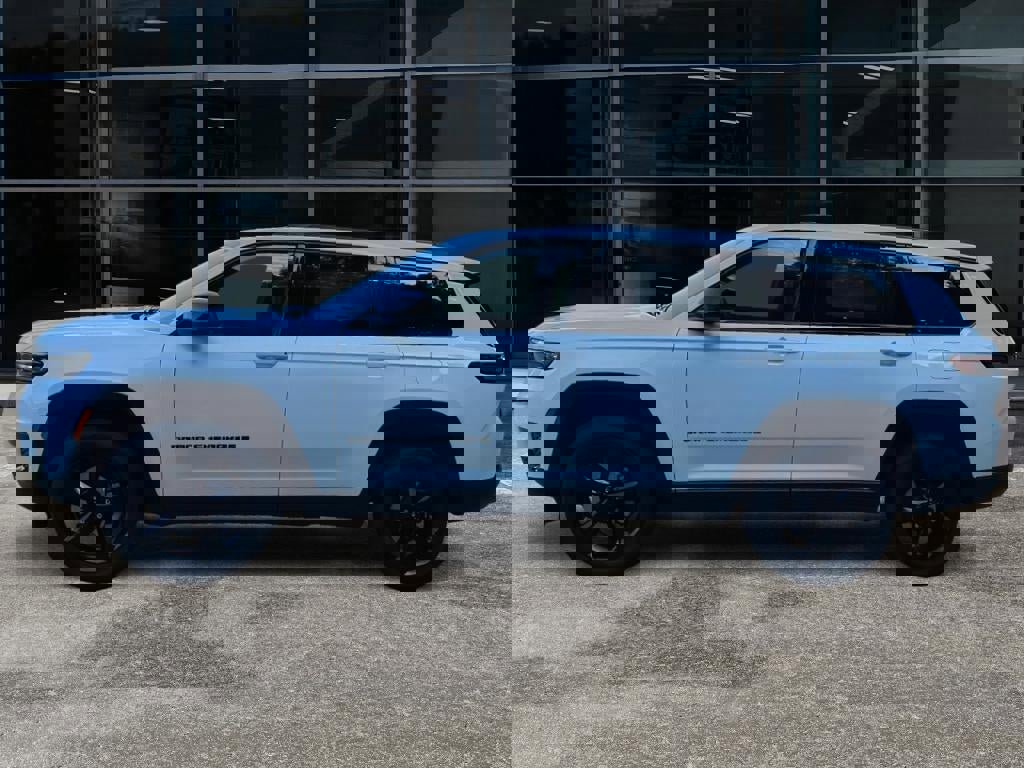 New 2025 Jeep Grand Cherokee L Altitude image 4
