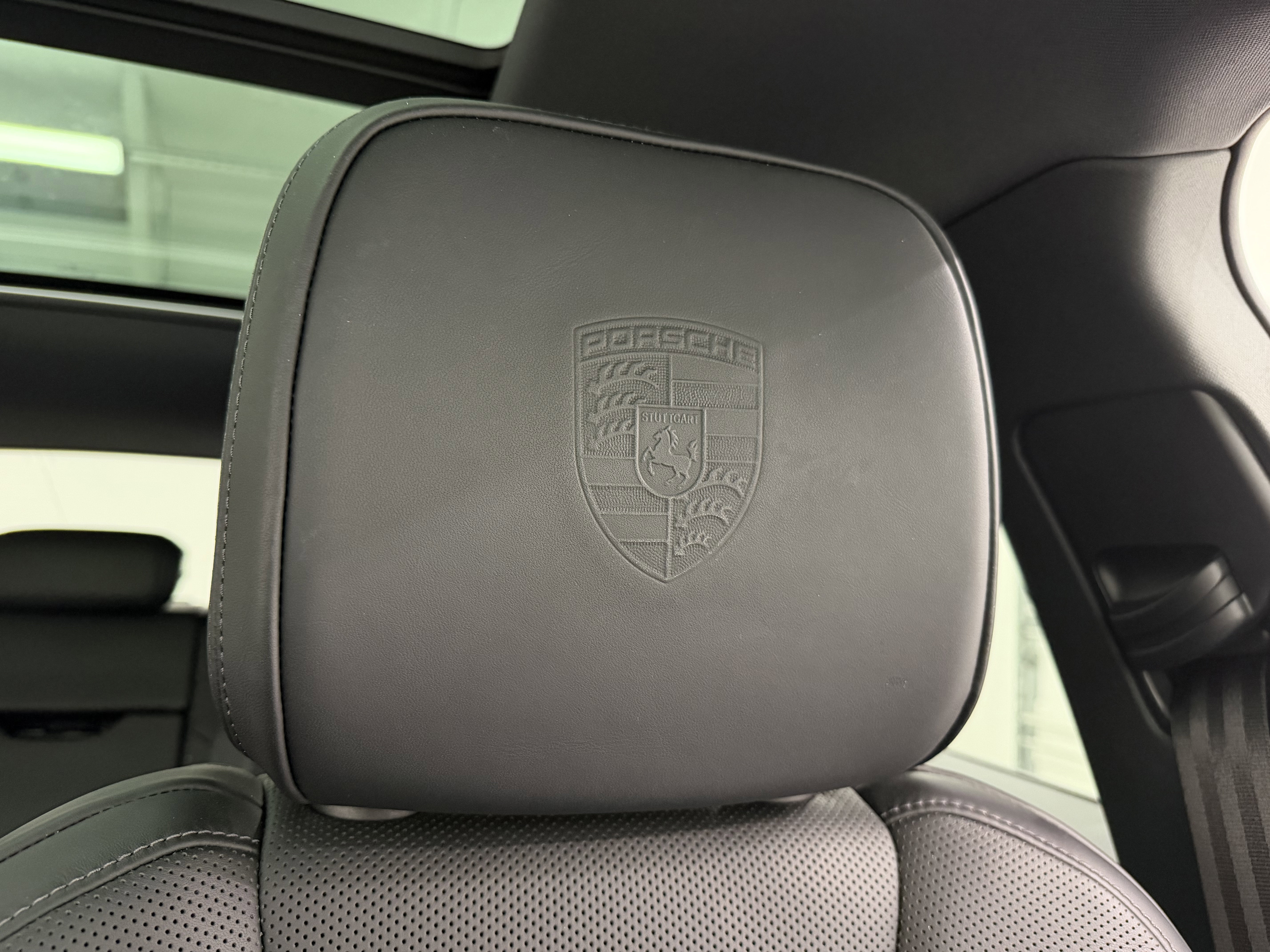 Certified 2025 Porsche Macan image 34