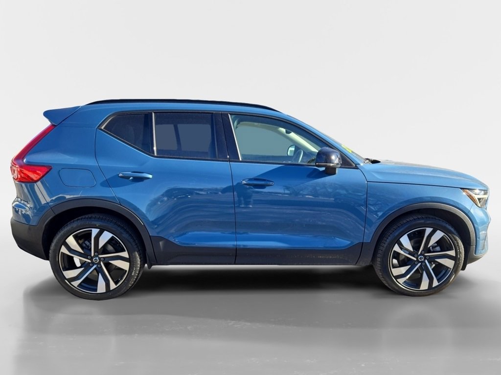 Certified 2023 Volvo XC40 B5 Plus w/ Driver Assist Package image 2