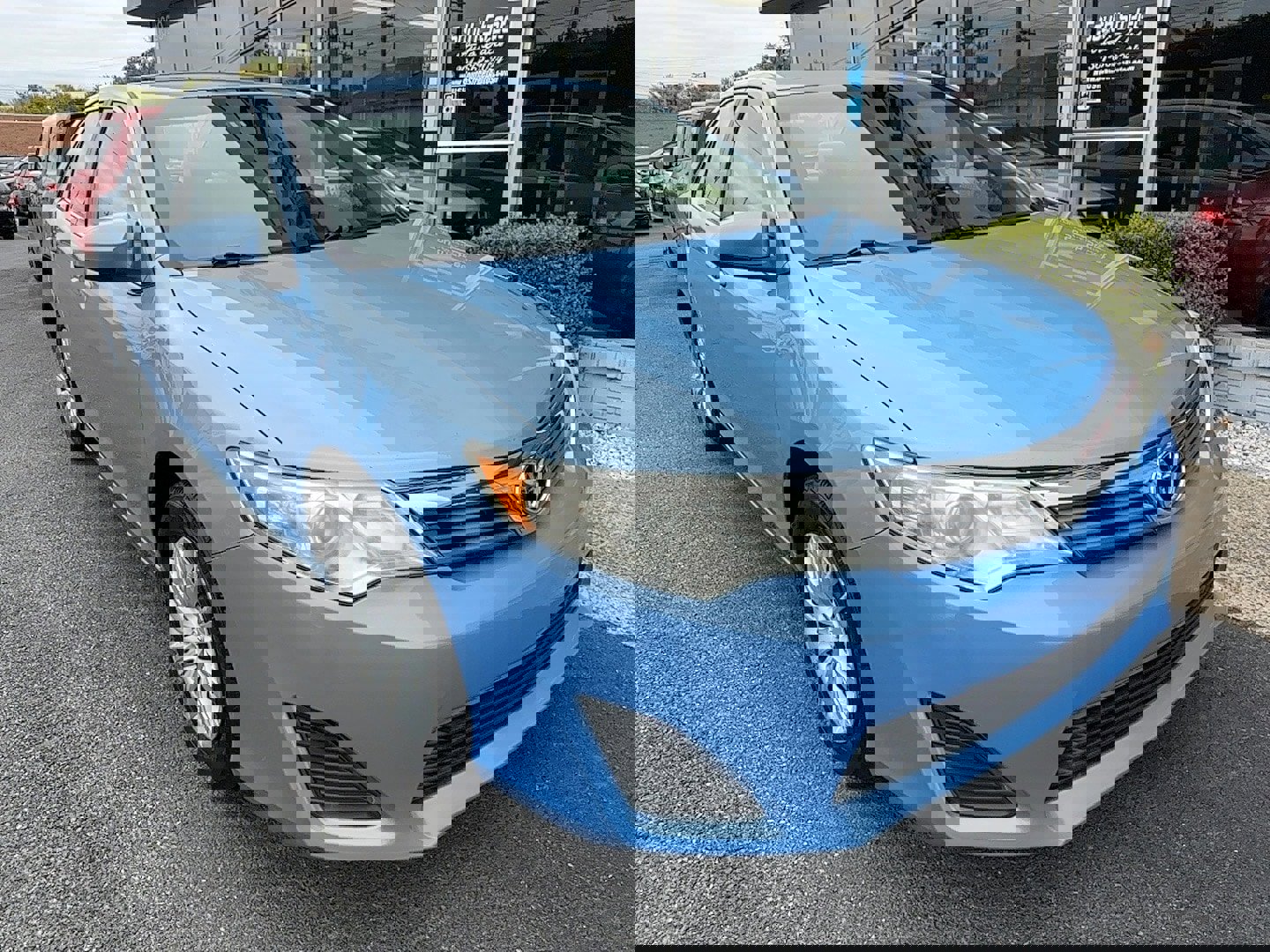 Used 2012 Toyota Camry L image 2