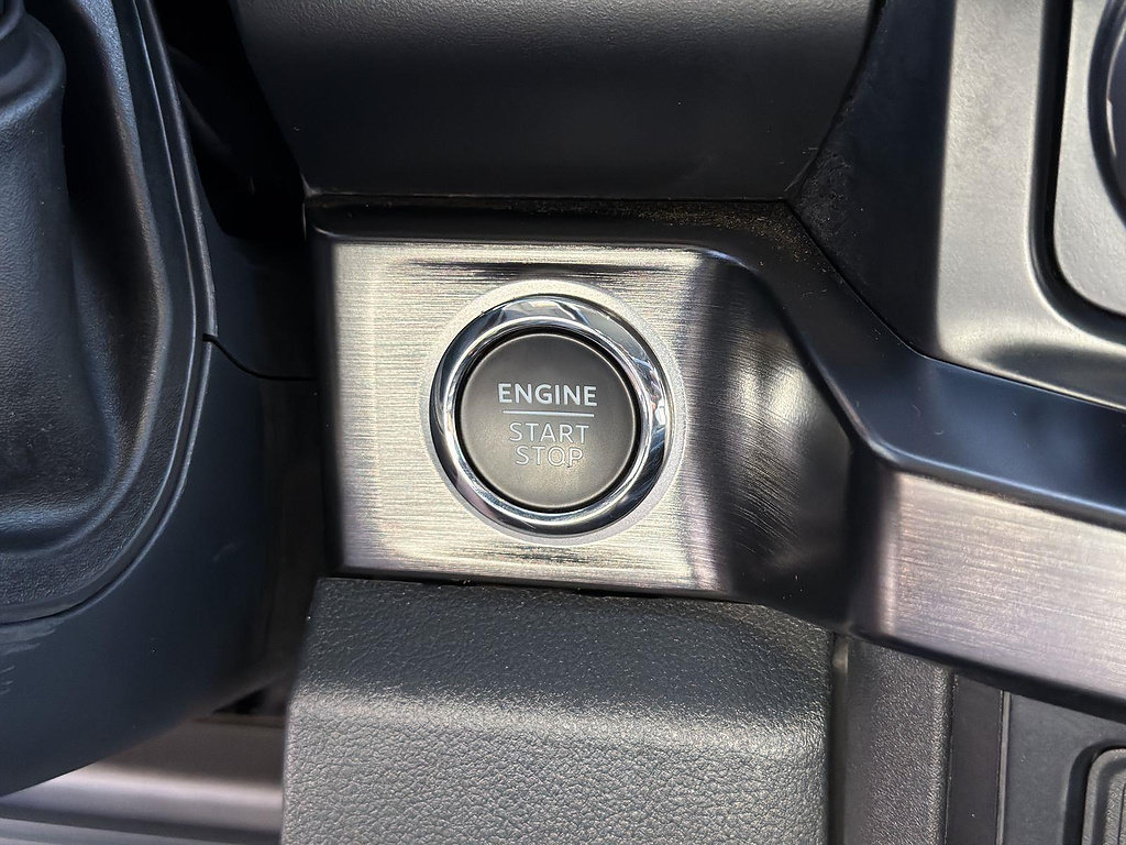Used 2023 Ford F350 Lariat w/ Sport Appearance Package AWD/4WD image 16